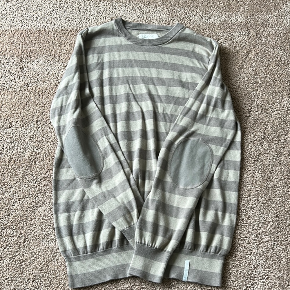 Lightweight sweater